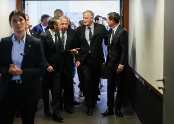 Au revoir, Barnier: Francia busca un nuevo rumbo