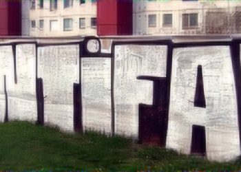 Mural que pone Antifa