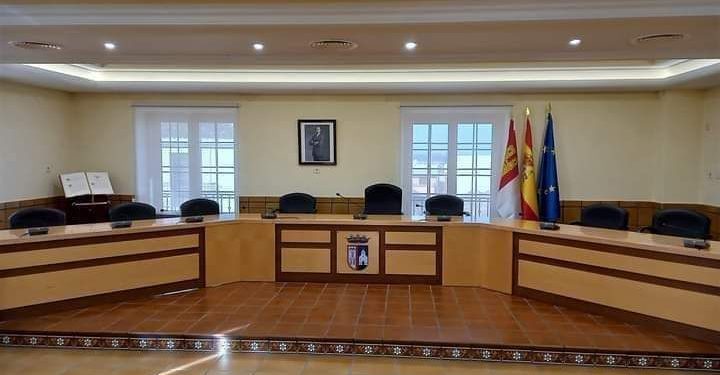 En el salón de plenos del Ayuntamiento de Munera