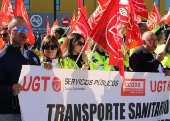 Concentración trabajadores del transporte sanitario del SESCAM