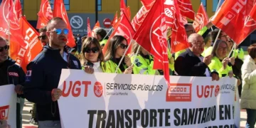 Concentración trabajadores del transporte sanitario del SESCAM