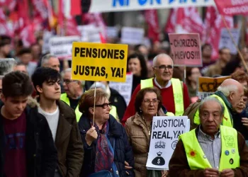 UGT y CCOO exigen explicaciones al Gobierno por el anuncio de una nueva evaluación de las pensiones