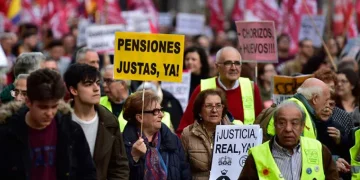 UGT y CCOO exigen explicaciones al Gobierno por el anuncio de una nueva evaluación de las pensiones