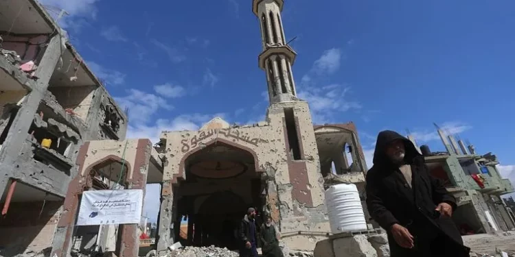 Mezquita de Helmi Saqr Sultan, en las afueras del campo de refugiados de Tel al-Sultan, en Rafah (Franja de Gaza), destruida por un ataque aéreo israelí. Fuente: UNRWA (CC 4.0)