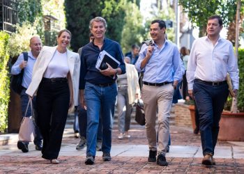 Feijóo endurece su discurso migratorio y promete expulsar a residentes legales por delitos leves reincidentes