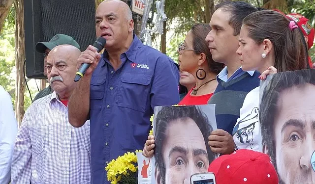 Venezuela alerta a Estados Unidos sobre una posible operación de falsa bandera contra su embajada en Caracas