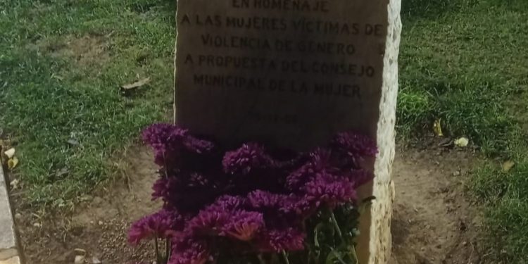 Albacete iluminó el 25N con velas en recuerdo de las mujeres asesinadas por violencia machista