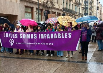 Albacete se moviliza por el 8M pese a la lluvia