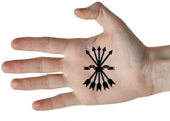 Tocándose los yugos y las flechas