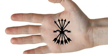 Tocándose los yugos y las flechas