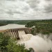 Salida sobrante de agua en un embalse a través de los aliviaderos | Foto de Rahul Pabolu en Unsplash