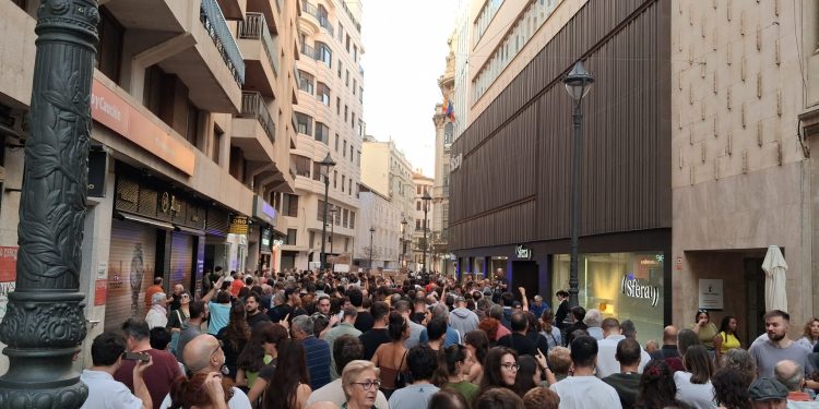 Miles de personas se movilizan en Albacete por el derecho a la vivienda y hacia la huelga general