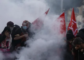 Francia también arde: la protesta estudiantil se extiende ante el deterioro de la educación pública
