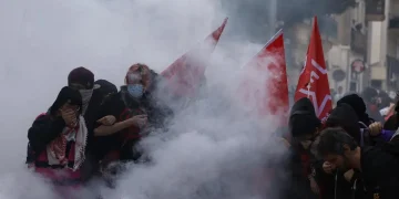 Francia también arde: la protesta estudiantil se extiende ante el deterioro de la educación pública